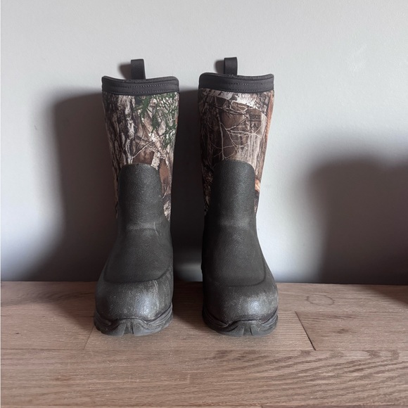 Muck Boots - Picture 2 of 3